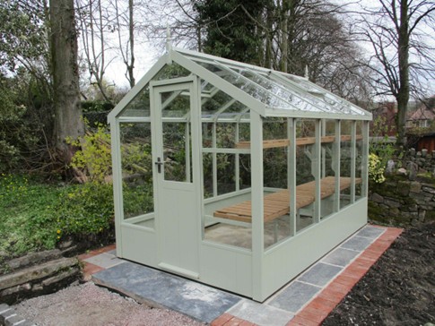 <strong>KINGFISHER:</strong> A 6ft 8in wide (2035mm) model with toughened safety glass. Locking hinged door. Various lengths available from 4’3 (1290mm) to 20’10 (6360mm). Various finishes & options. Pictured is Kingfisher 6ft 8in x 10ft 5in in Vert de Terre colour.