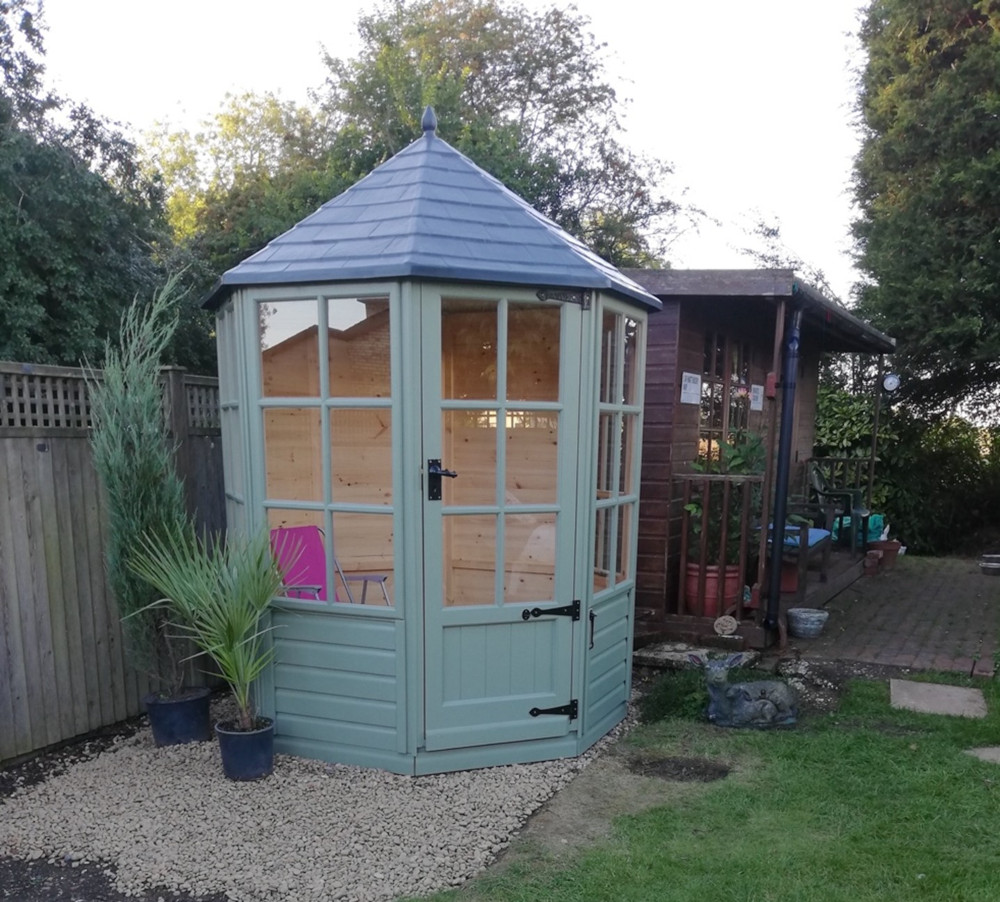 6ft x 6ft (1.8m x 1.8m). Standard Georgian design & green paint finish