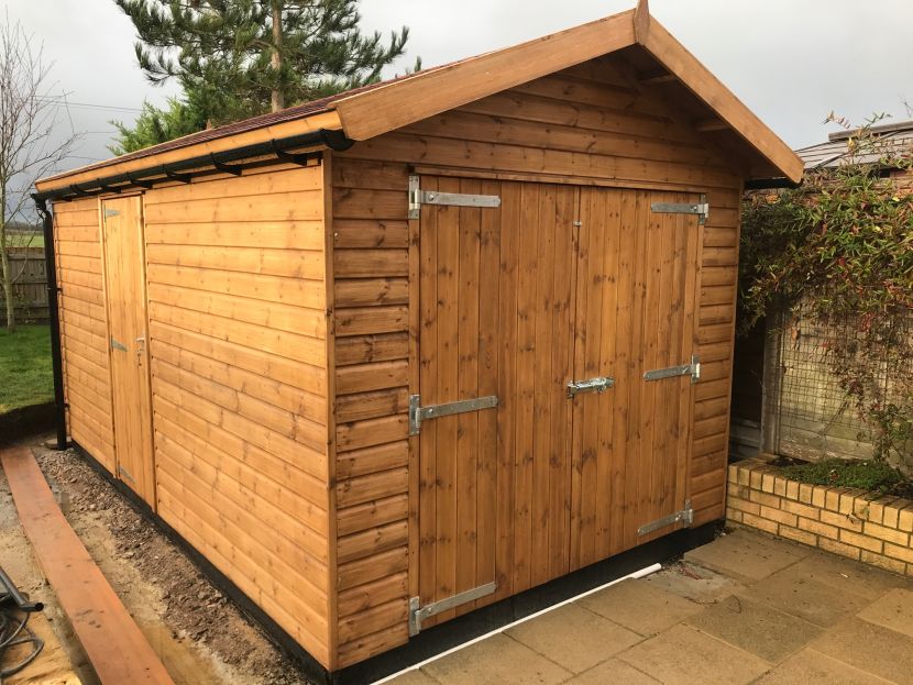 Craftsman single garage with optional roof overhang at front.