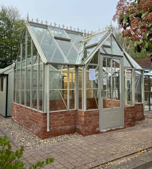 Robinsons Radley 9'7 x 12'8 in Old Cottage Green